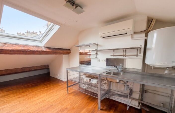 RUE TUPIN – MÉTRO CORDELIERS – STUDIO MANSARDÉ : 27,50 m² AU SOL (13,78 m² CARREZ) — photo 4