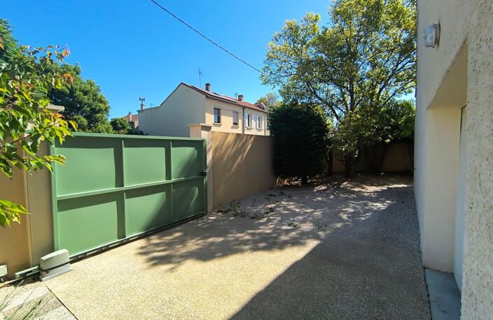 Avignon Extra-Muros Maison À Vendre de 215 m² (habitables + dépendances en RDC) proche rempart — photo 3