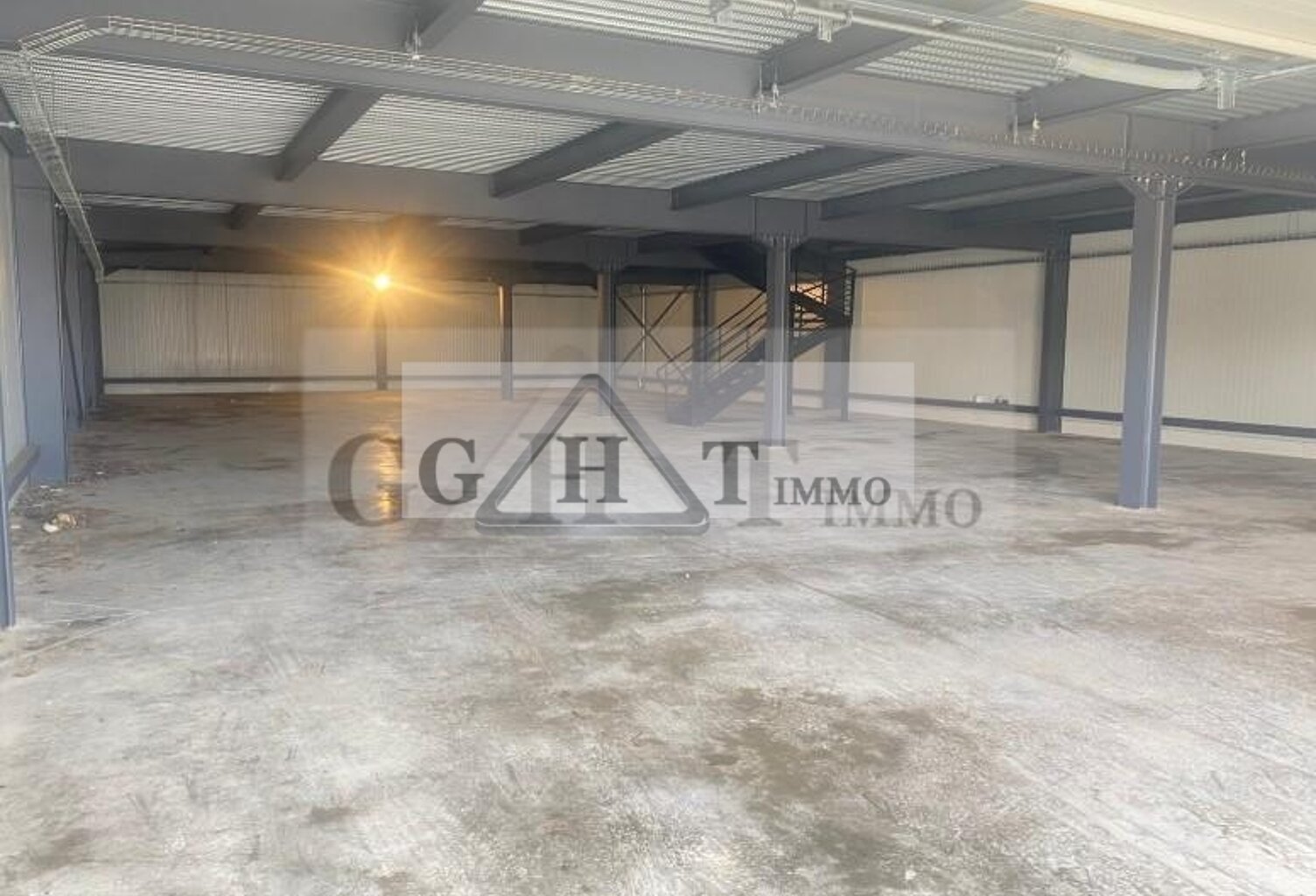 LOCAL NEUF 880 M² AVEC TERRAIN – MAREUIL-LÈS-MEAUX — photo 1
