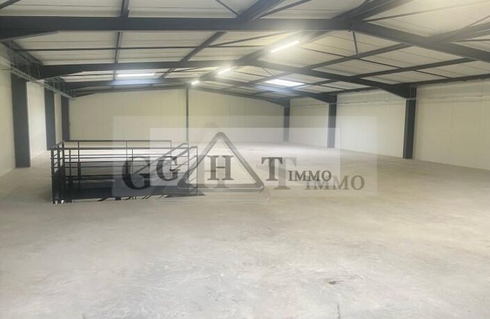LOCAL NEUF 880 M² AVEC TERRAIN – MAREUIL-LÈS-MEAUX — photo 4