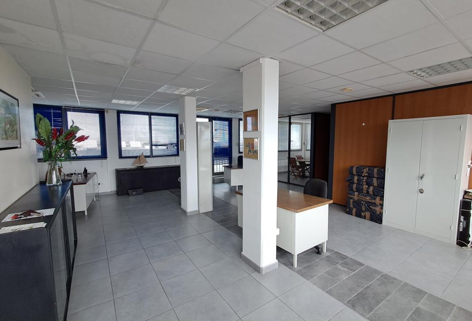 BUREAU 134 m2 - Proche Port EST - 97420 LE PORT — photo 1