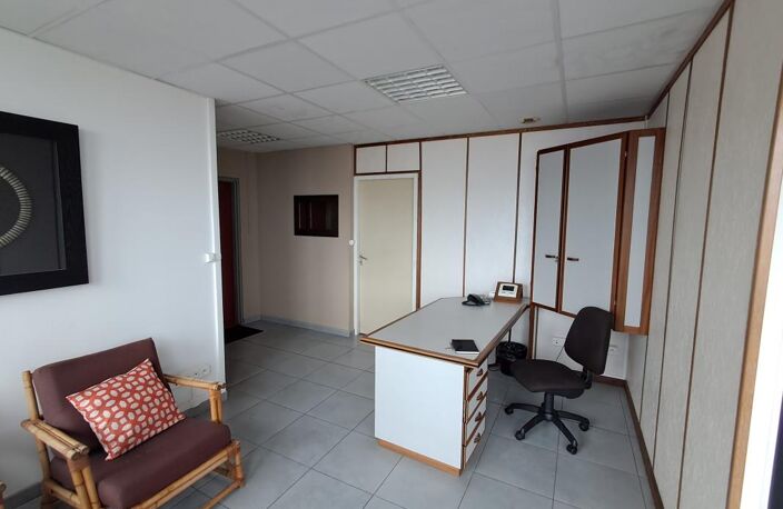 BUREAU 134 m2 - Proche Port EST - 97420 LE PORT — photo 2