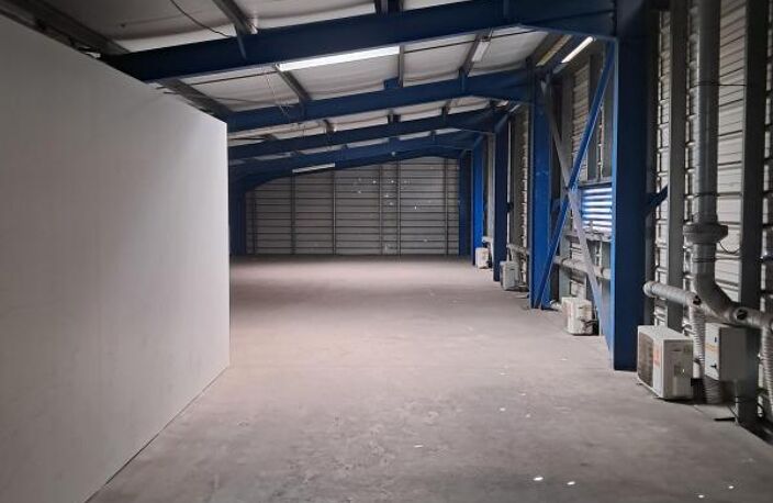 BUREAUX A LOUER 400 & 500 m2 -ZAC RAVINE A MARQUET — photo 2