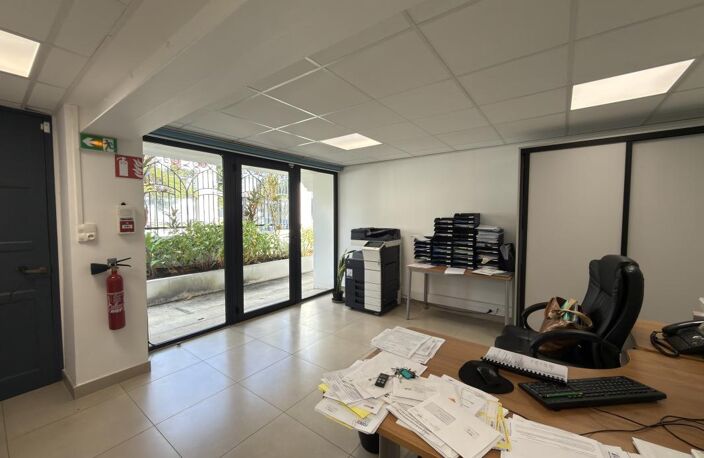 Immeuble de bureaux 420 m² - Saint Denis — photo 2