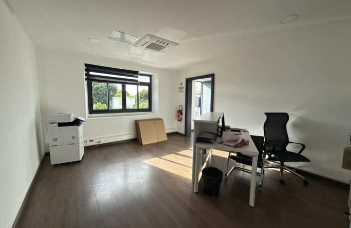 Immeuble de bureaux 420 m² - Saint Denis — photo 3