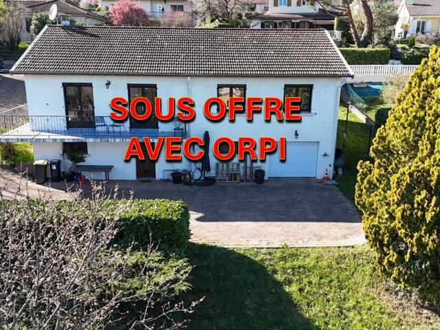 Maison sur sous-sol complet avec jardin sur les hauteurs — photo du bien