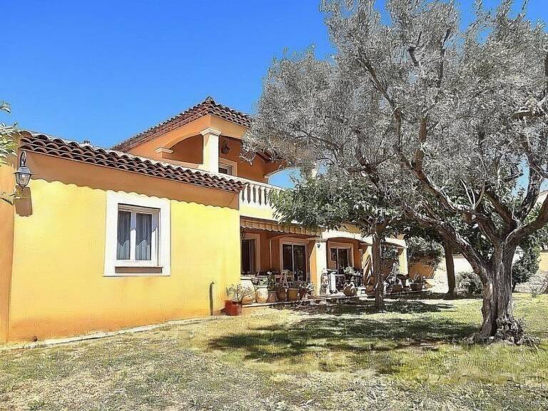 LE PRADET - Propriété de 158 m2 sur un terrain plat de 1203 m2 avec garage de 65 m2 — photo 1