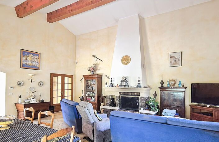 LE PRADET - Propriété de 158 m2 sur un terrain plat de 1203 m2 avec garage de 65 m2 — photo 3