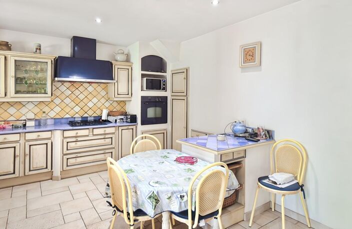 LE PRADET - Propriété de 158 m2 sur un terrain plat de 1203 m2 avec garage de 65 m2 — photo 5