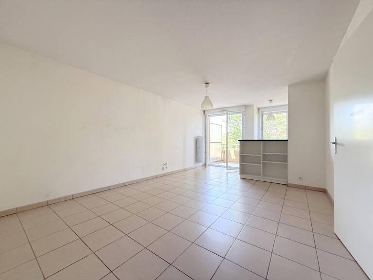 Appartement T2 de 41 m² avec balcon et 2 places de parking — photo 1