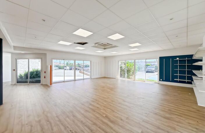 À vendre : Murs commerciaux de 261 m² avec terrasses et parkings – Léguevin — photo 4