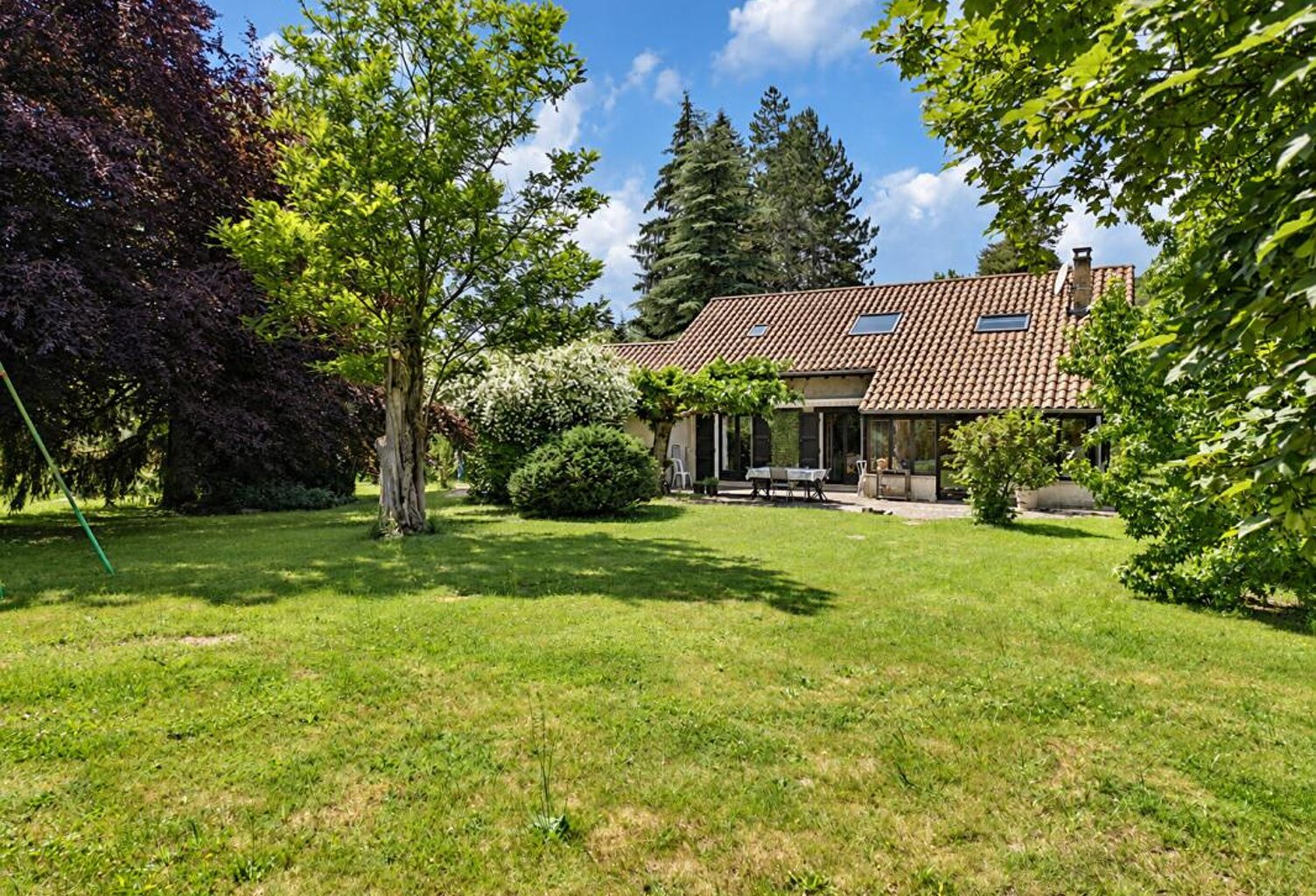 Maison familiale 173 m² ? 5 chambres ? Terrain de 3 105 m² ? Double garage — photo 1