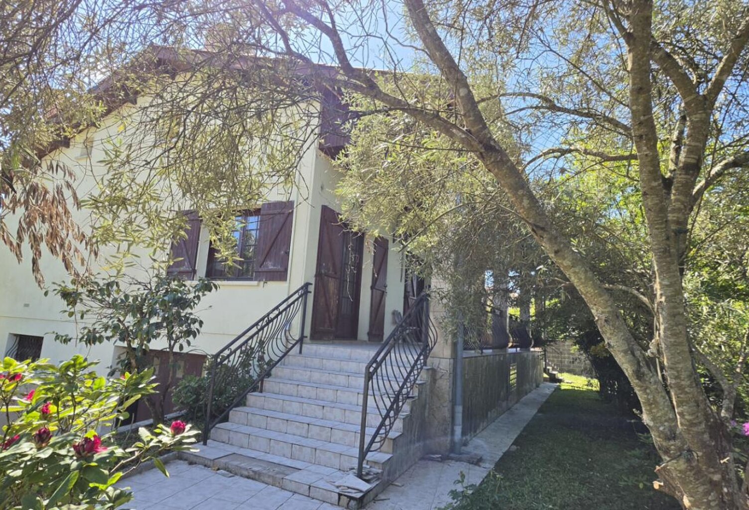 SAINT MEDARD EN JALLES - Maison familiale avec sous-sol intégral, dépendance aménagée et jardin arboré — photo 1