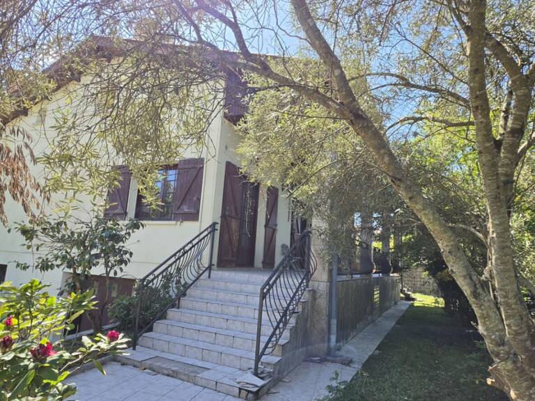 SAINT MEDARD EN JALLES - Maison familiale avec sous-sol intégral, dépendance aménagée et jardin arboré — photo 1