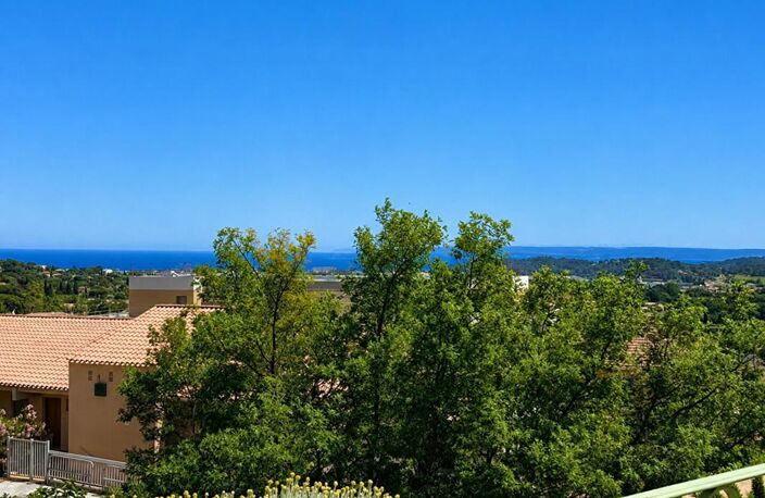 BORMES-LES-MIMOSAS - LE PIN - APPARTEMENT VUE MER AUX ALLURES DE VILLA — photo 4