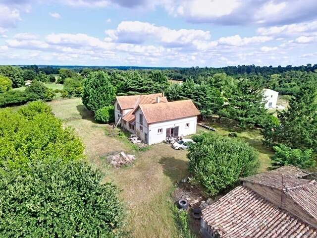 Maison de 140 m2  sur 5 Ha de terrain avec plan d'eau — photo du bien