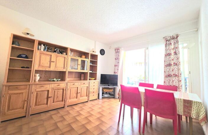 Maison Le Lavandou 35 m2 ,piscine ,terrasse face a la mer ,parking, cellier — photo 2