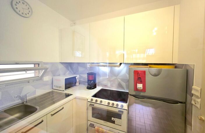 Maison Le Lavandou 35 m2 ,piscine ,terrasse face a la mer ,parking, cellier — photo 4