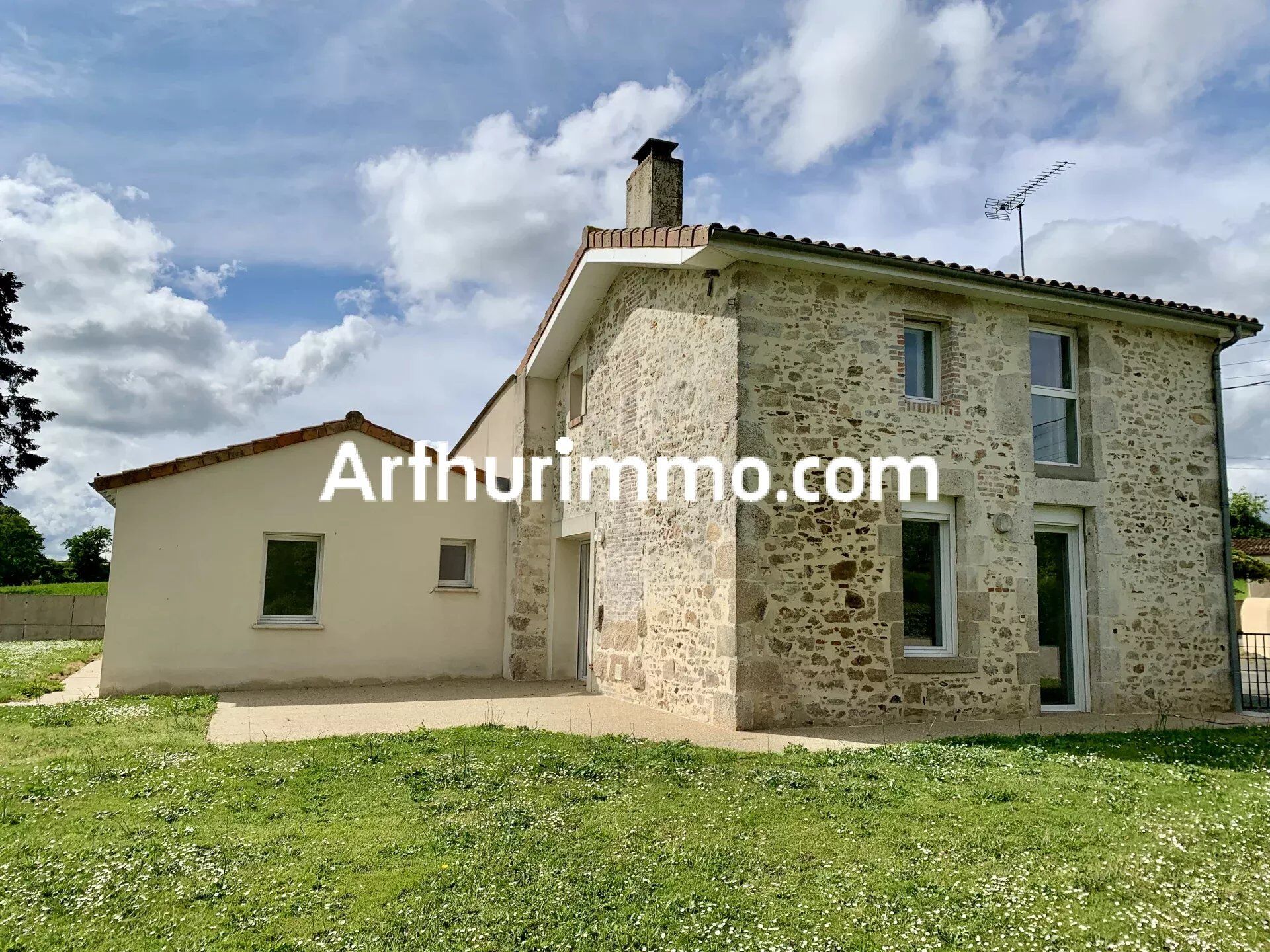 Maison 4 pièces 121 m² · à Saint-Amand-sur-Sèvre · 121 m² · 198 300 €