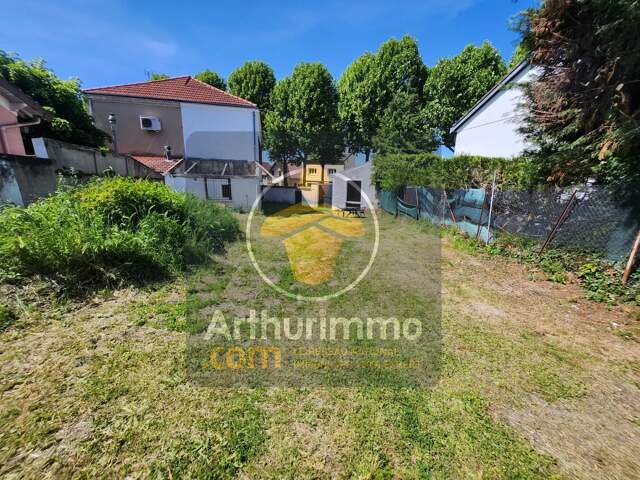 TERRAIN PLAT DE 230 M² A  5MN DE LA GARE — photo du bien