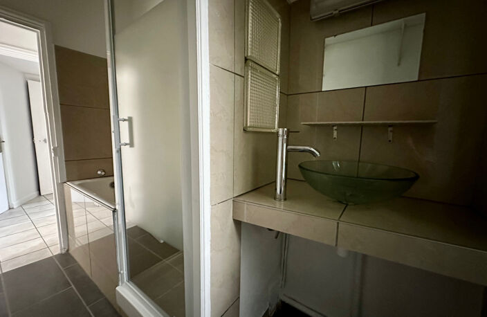 T1 56M2 / AVENUE JOSEPH CLAUSSAT — photo 4