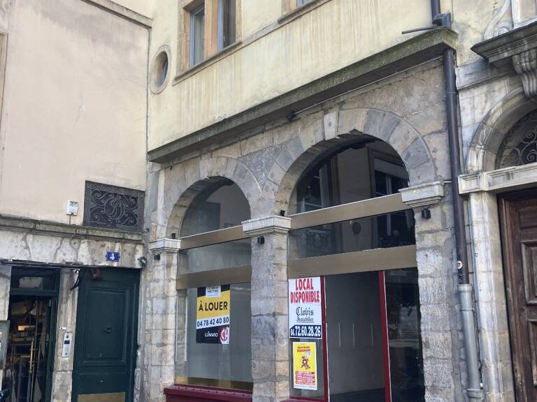 Local commercial — photo 1