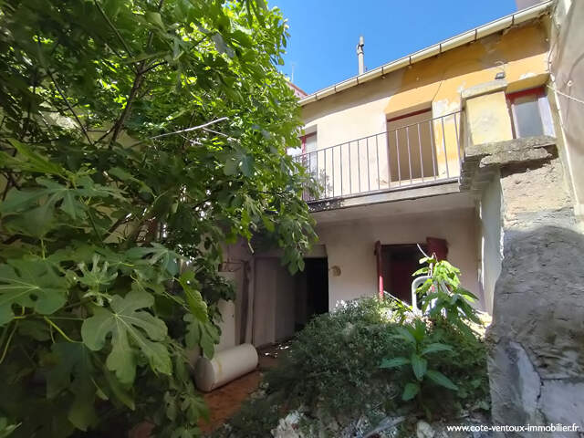 Maison de ville à rénover - Cour et stationnement - 168 m² — photo du bien
