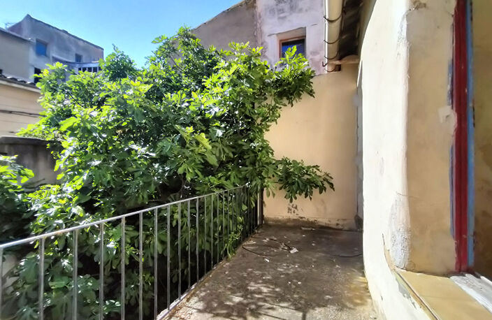Maison de ville à rénover - Cour et stationnement - 168 m² — photo 2