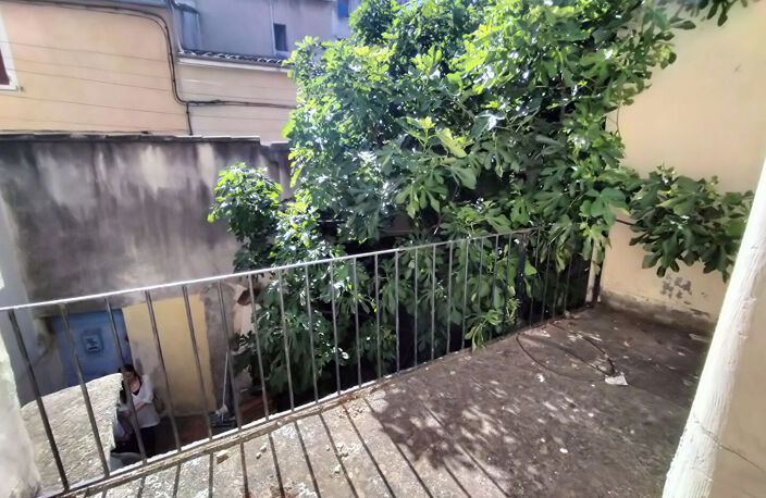 Maison de ville à rénover - Cour et stationnement - 168 m² — photo 3