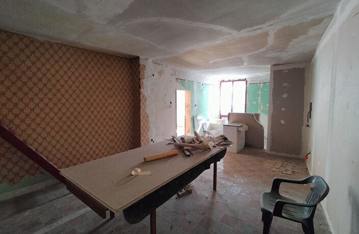 Maison de ville à rénover - Cour et stationnement - 168 m² — photo 5