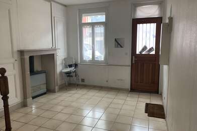 Maison  590 €