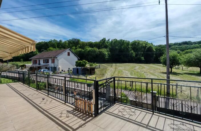 Spacieuse maison familiale à Chalezeule, 8 pièces, 219m² — photo 2