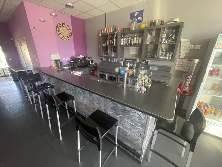 Commerce  60 m² — photo 1