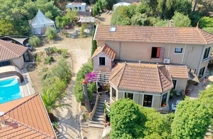 Vente maison 8 pièces 245 m² Six-Fours-les-Plages (83140) — photo 2