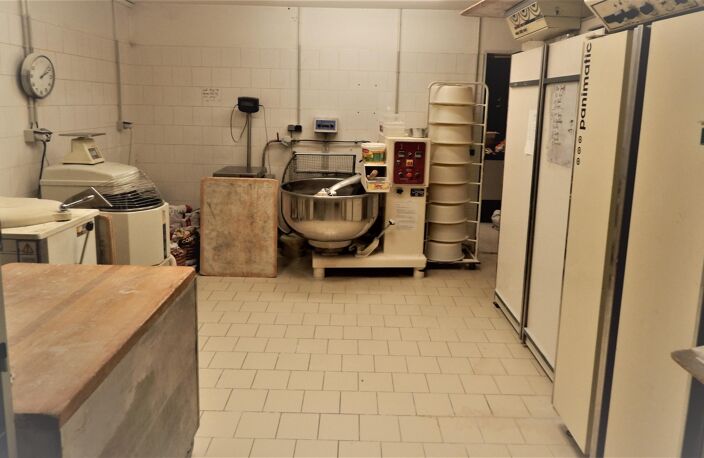 Vente commerce  200 m² Garéoult (83136) — photo 5