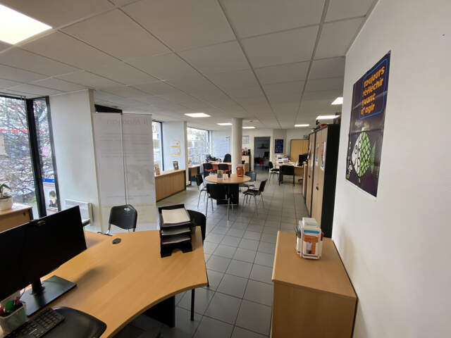 Ste Thérèse - local commercial en souplexe - 120 M2 + 2 PK — photo du bien