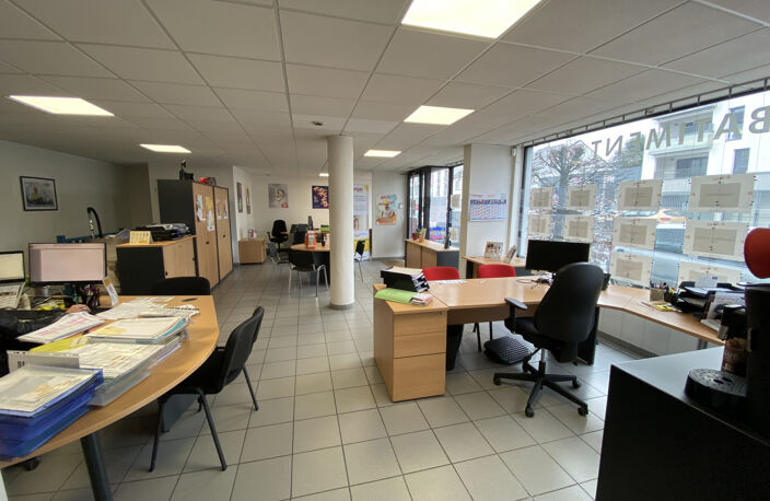 Ste Thérèse - local commercial en souplexe - 120 M2 + 2 PK — photo 2