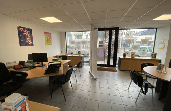 Ste Thérèse - local commercial en souplexe - 120 M2 + 2 PK — photo 4