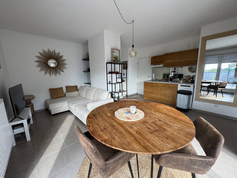 Appartement T 3 avec toit terrasse et double garage. — photo 1