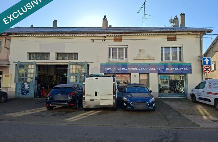 Opportunité unique, ensemble immobilier avec garage loué et vaste appartement à réinventer. — photo 2