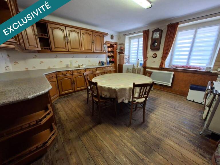 Opportunité unique, ensemble immobilier avec garage loué et vaste appartement à réinventer. — photo 1