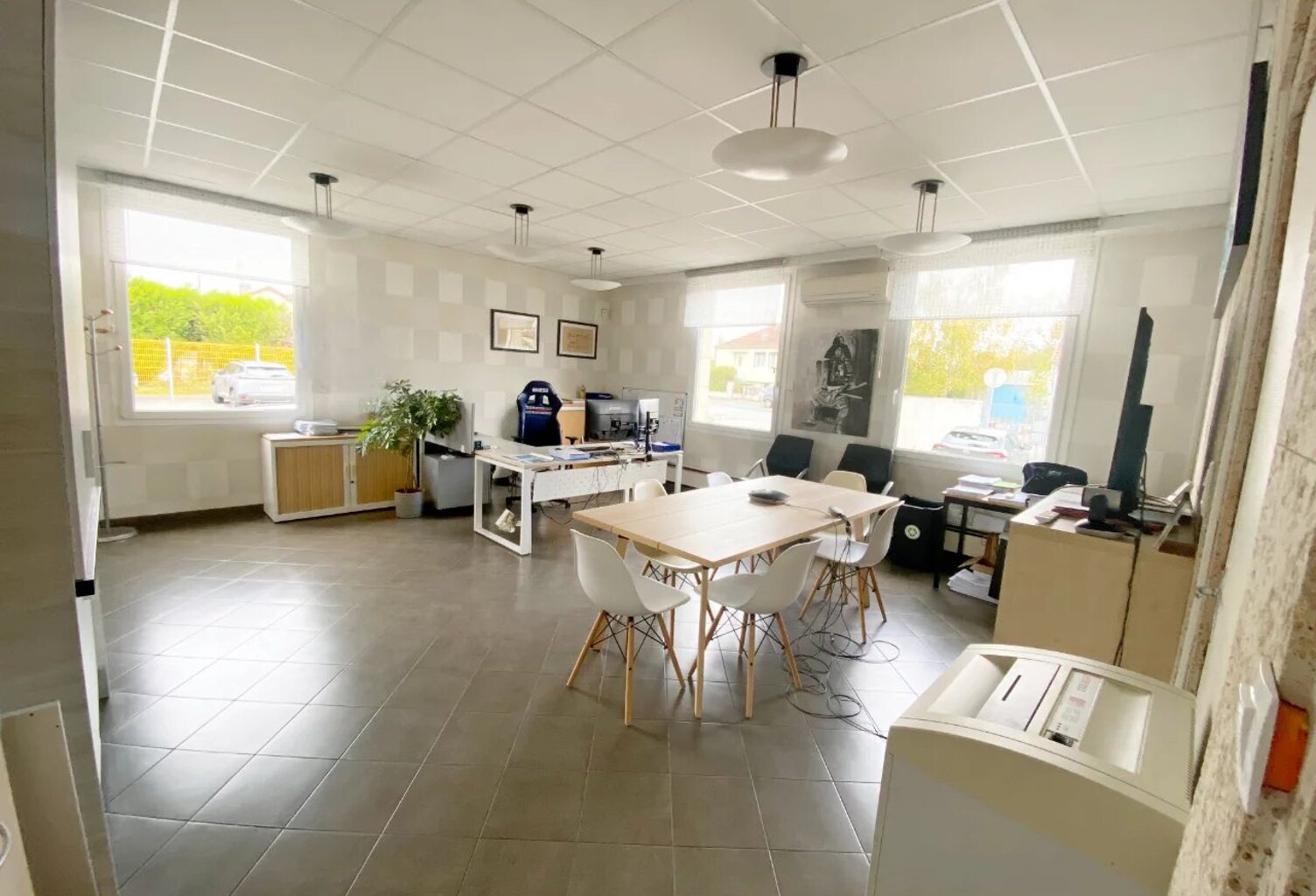 Ensemble immobilier de bureaux de 397 m² — photo 1