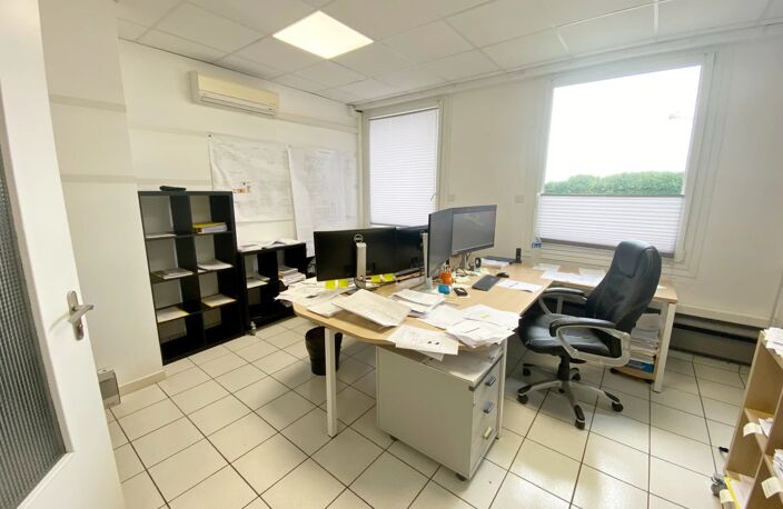 Ensemble immobilier de bureaux de 397 m² — photo 4
