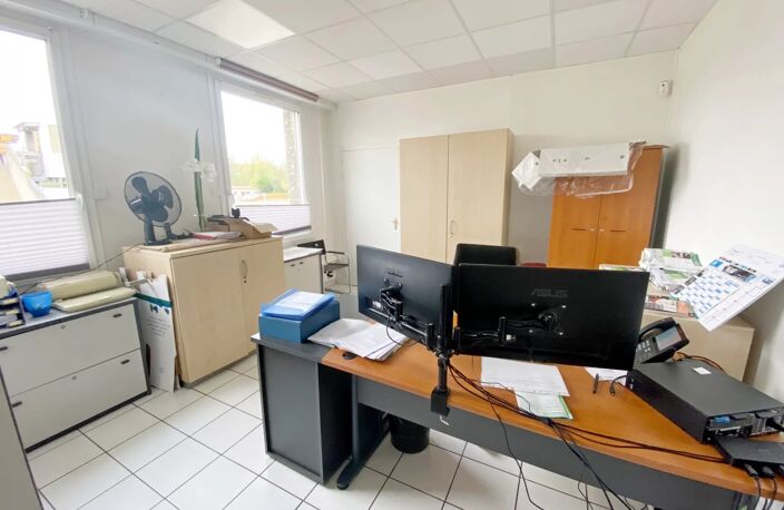 Ensemble immobilier de bureaux de 397 m² — photo 5