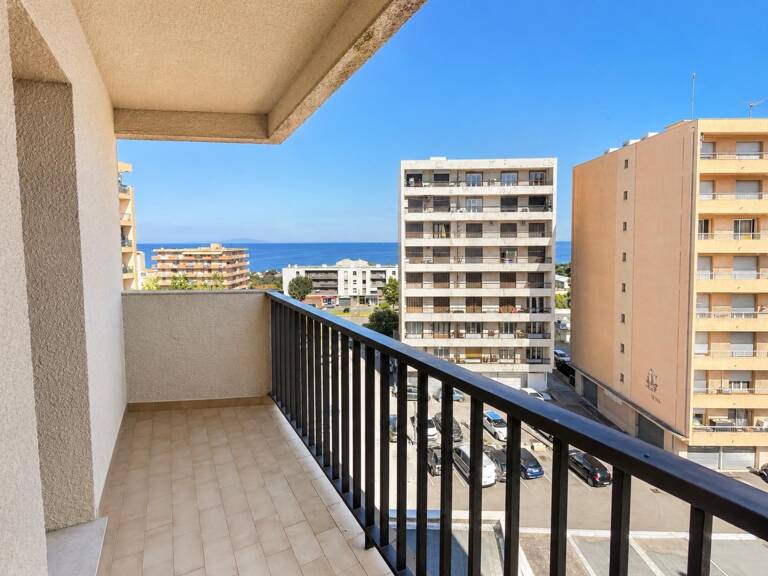 Appartement T3 de 65 m² avec vue mer  Bastia Lupino — photo 1