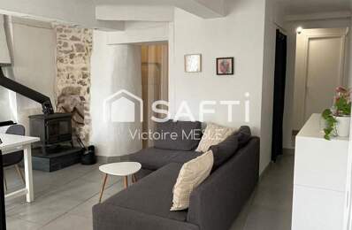 Charmant bas de Villa d'une superficie de 68.5 m2, idéal pour un jeune couple ou personne seule, offrant deux chambres, une salle d'eau avec douche à l'italienneune cuisine neuve toute équipée ouverte sur un séjour cosy, une terrasse avec jardin privatif et dépendance aménageable en atelier, cabinet. — photo du bien