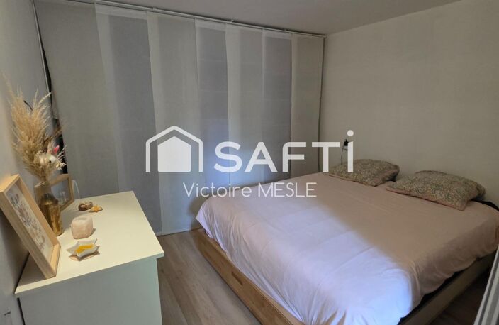 Charmant bas de Villa d'une superficie de 68.5 m2, idéal pour un jeune couple ou personne seule, offrant deux chambres, une salle d'eau avec douche à l'italienneune cuisine neuve toute équipée ouverte sur un séjour cosy, une terrasse avec jardin privatif et dépendance aménageable en atelier, cabinet. — photo 5