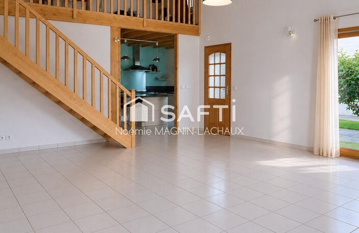 Très belle maison familiale de plain-pied avec piscine et double garage, idéale pour profiter d'un cadre de vie confortable et convivial. — photo 3