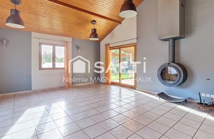 Très belle maison familiale de plain-pied avec piscine et double garage, idéale pour profiter d'un cadre de vie confortable et convivial. — photo 4