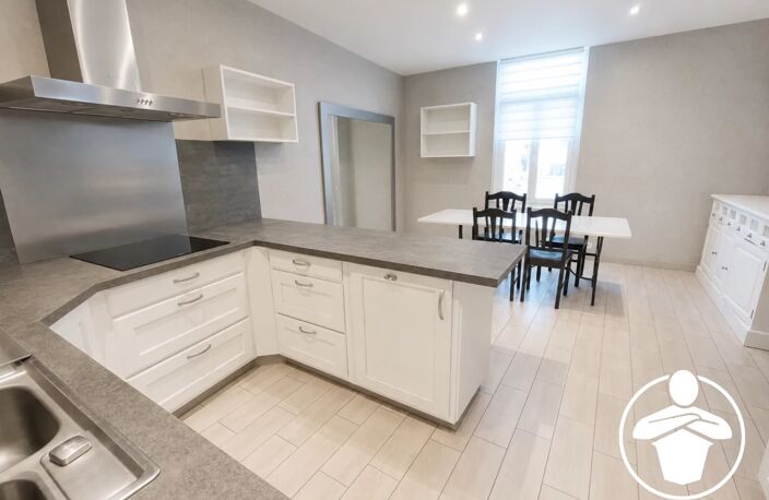 À vendre à Agen : Ensemble immobilier sur un terrain de 922 m² – Maison principale sur 3 niveaux avec appartement T3 loué — photo 3
